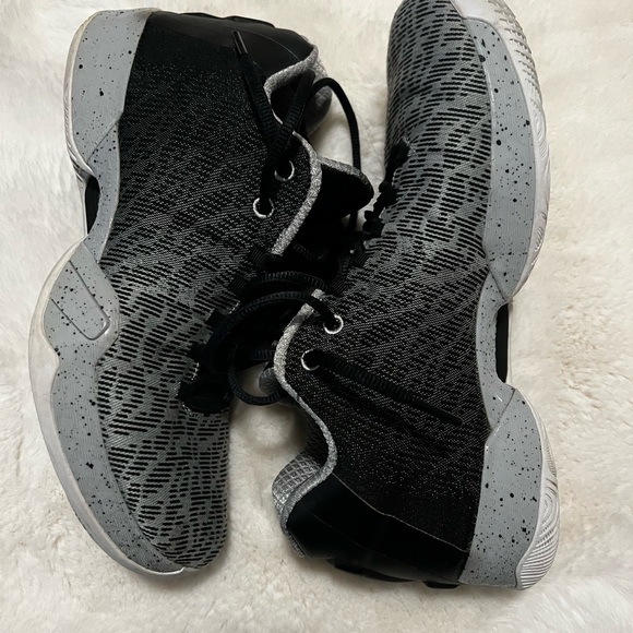 Assorted Nike and Jordan shoes. - Picture 1 of 5